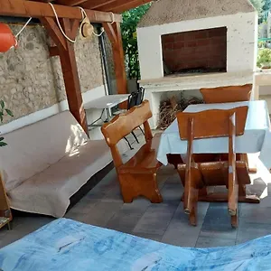 apartments-sikirica.hotels-in-trogir.com/