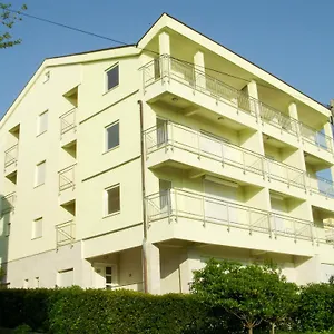 apartments-petricevic.primorje-gorskikotar.com/
